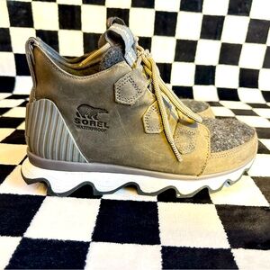 Sorel Kinetic Caribou Boots